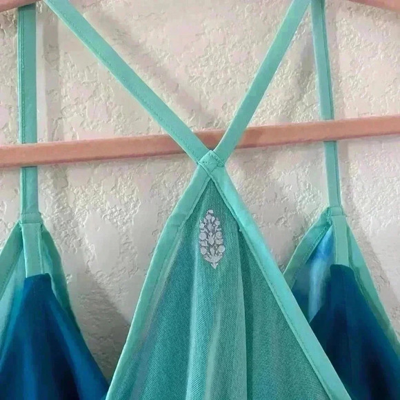 Free People Movement Endless Sunshine Mesh Back V Strap Crop Size - Picture 6 of 9